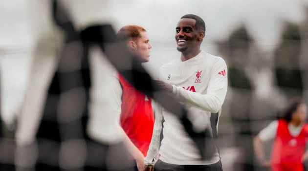 Ảnh bài viết HLV Arne Slot thận trọng đưa Isak vào đội hình Liverpool