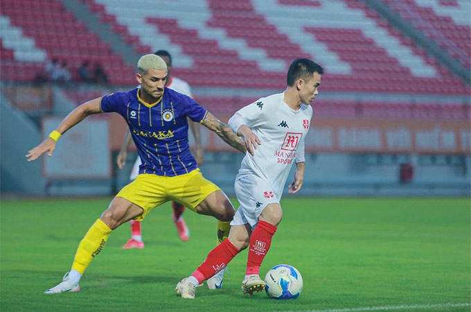 Hendrio trong màu áo CLB Hà Nội.