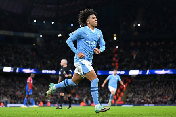 Rico Lewis gia hạn hợp đồng thêm 5 năm với Manchester City.