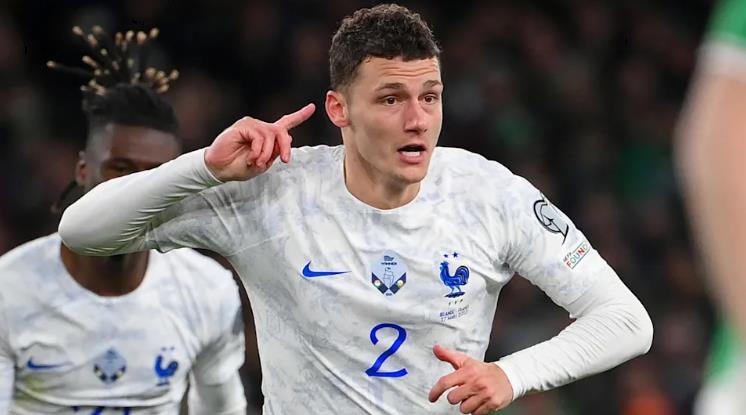 Pavard sớm có bàn ra mắt Marseille.