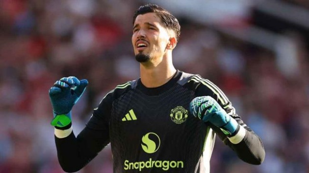 Bayindir bắt chính khi MU chạm trán Man City.
