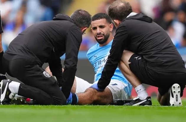 Trụ cột chấn thương nặng, Man City gặp khó ở Derby Manchester
