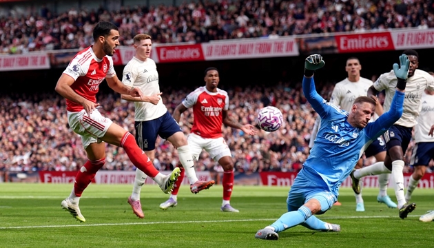 Ảnh bài viết Mikel Merino bỏ lỡ cơ hội khó tin, Odegaard chấn thương rời sân sớm