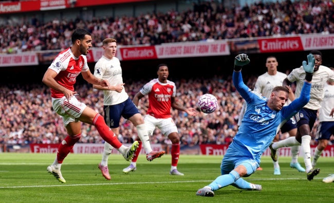 Mikel Merino - 7 điểm. Được bố trí đá chính thay Declan Rice, Merino đã tận dụng tốt cơ hội của mình. Anh thi đấu tự tin, có nhiều pha xử lý bóng khéo léo và suýt chút nữa đã có bàn thắng nếu không bị thủ môn Mats Selz xuất sắc cản phá. 