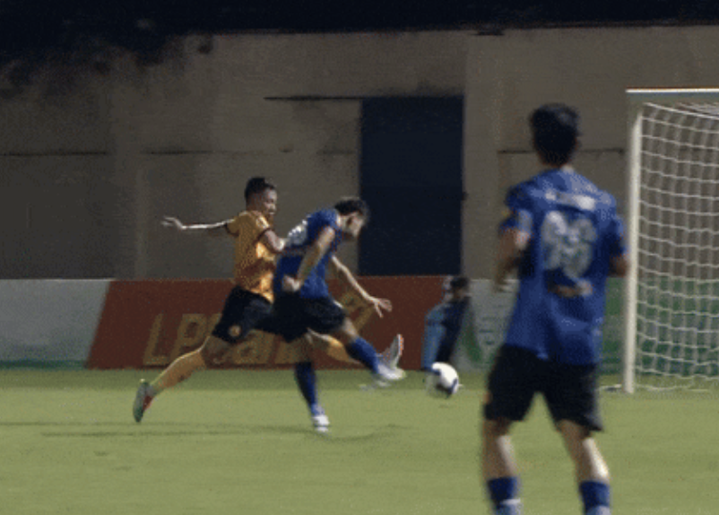 Ảnh bài viết Siêu phẩm tuổi 17: Gia Bảo khiến MXH ‘bùng nổ’ vì bàn thắng đẳng cấp