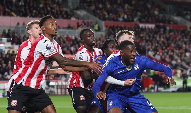 Trung vệ: Tosin Adarabioyo – 6.5/10. Adarabioyo đã xử lý tốt khi cần thiết, nhưng gặp khó khăn trong việc duy trì sự chắc chắn ở hàng phòng ngự.