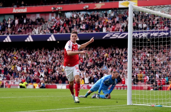 Gyokeres ghi bàn cho Arsenal.