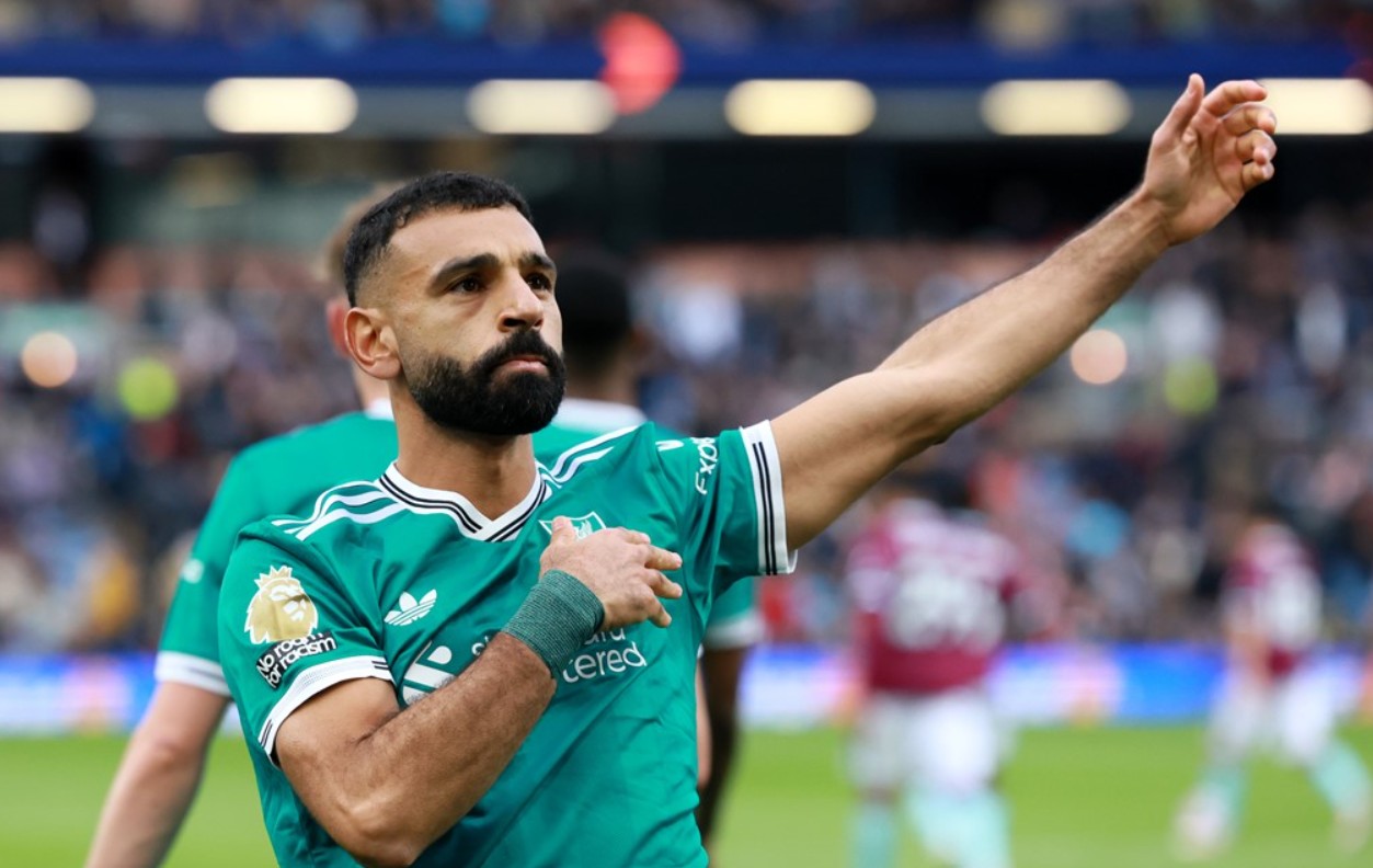 Mohamed Salah sút penalty thành công để giúp Liverpool giành chiến thắng. 