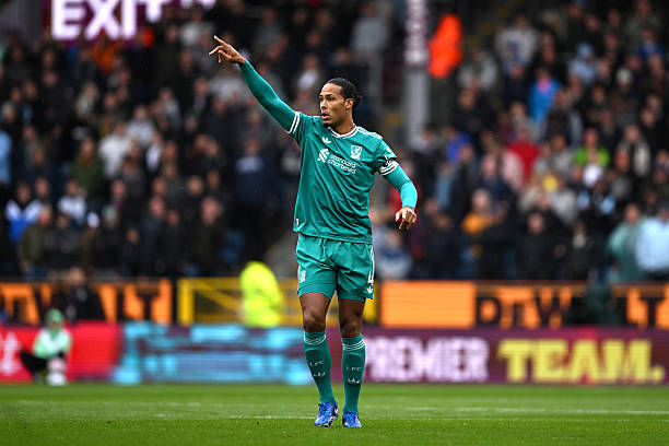 Virgil van Dijk - 7.7: Có một đường chuyền bất cẩn dẫn đến cơ hội tốt nhất bên phía Burnley, nhưng sau đó anh đã thi đấu xuất sắc, liên tục ngăn chặn các pha phản công của đối thủ.