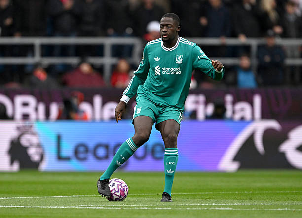 Ibrahima Konate - 6.9: Một màn trình diễn mẫu mực, không quá nổi bật nhưng cũng không mắc sai lầm nghiêm trọng.