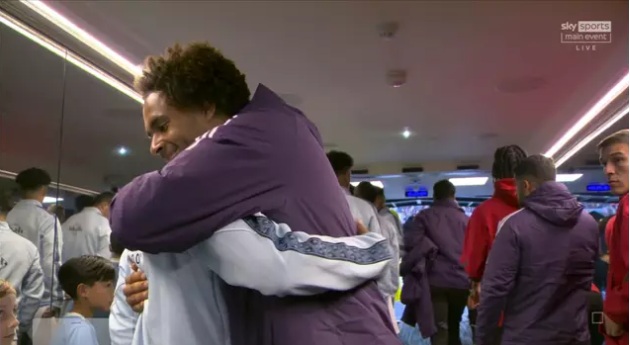 Ảnh bài viết CĐV MU tức giận với hành động của Zirkzee trước trận derby