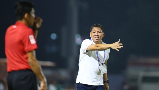 Ảnh bài viết HLV Anh Đức tố trọng tài thiên vị trắng trợn