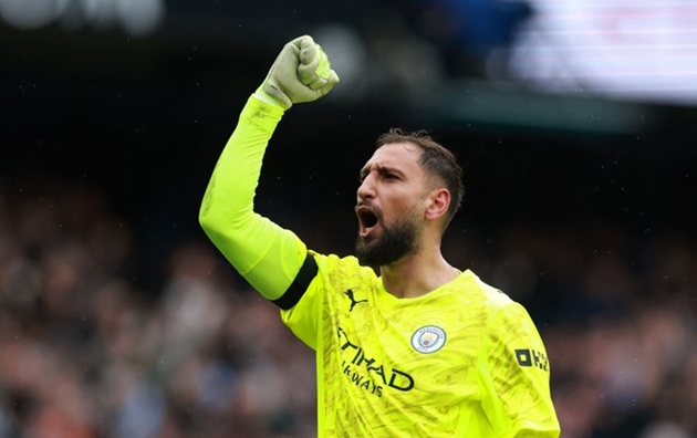 Donnarumma có những pha cứu thua tốt