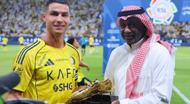 Ronaldo được trao Chiếc giày vàng - xsmn 13 12