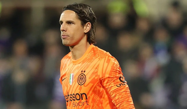 Sommer đối diện nguy cơ mất vị trí trước Martinez tại Inter