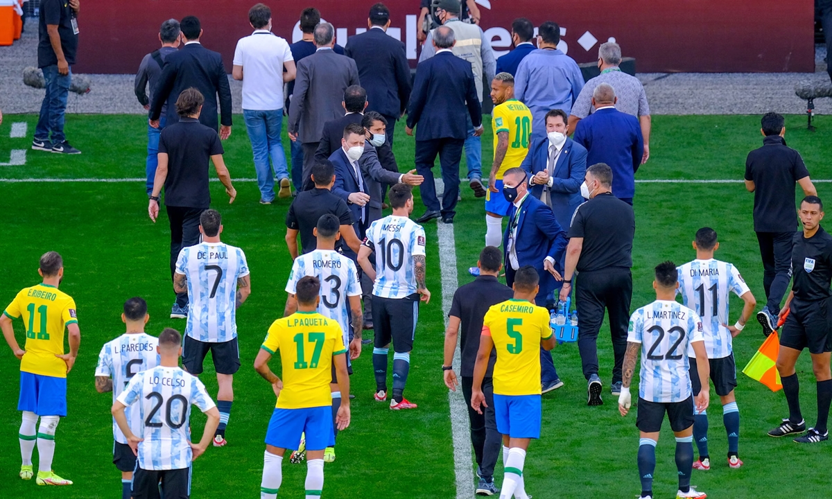 Trận đấu kinh điển của Nam Mỹ năm 2021 bị hoãn vì 4 cầu thủ Argentina khai báo gian dối trong quá trình nhập cảnh.