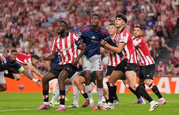Cristian Mosquera (7.6/10): Tiếp tục gây ấn tượng khi thay thế William Saliba bị chấn thương. Dù khó có thể chiếm suất đá chính khi cầu thủ người Pháp trở lại, tân binh mùa hè này đang chứng tỏ giá trị của mình bằng một màn trình diễn đáng tin cậy.