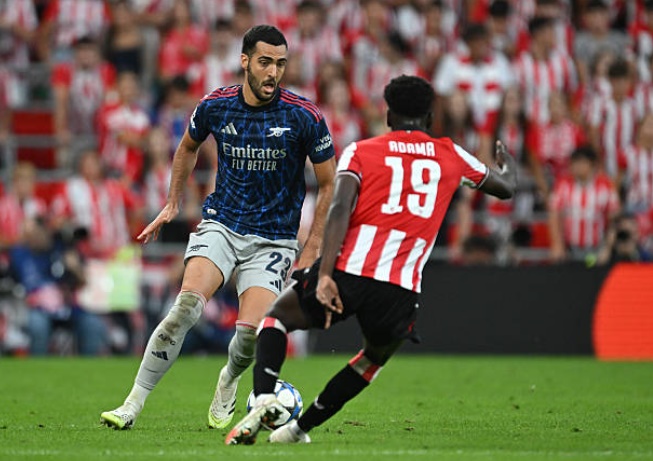 Mikel Merino (7.2/10): Là một phần của tuyến giữa thi đấu có phần thiếu kết dính và không kiểm soát bóng đủ tốt ở đầu trận. Tuy nhiên, anh đã cải thiện đáng kể khi trận đấu trôi về cuối, hoạt động năng nổ hơn.