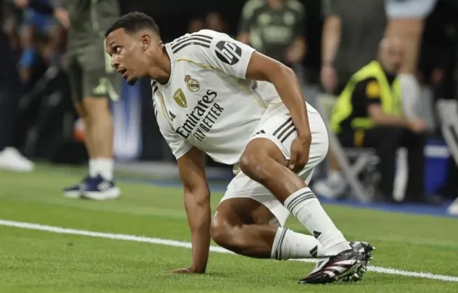 Alexander-Arnold dính chấn thương nặng.