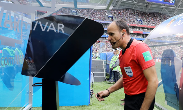 VAR đóng một vai trò rất quan trọng đối với bóng đá hiện đại.