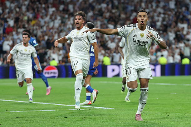 Real và 4 điểm nóng sau trận thắng Marseille: Màn debut lịch sử; Cơn đau đầu của Alonso