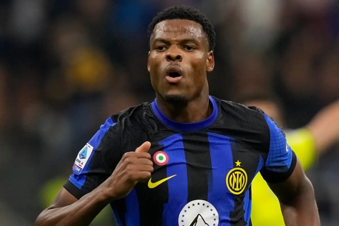 Ảnh bài viết Dumfries nói thẳng về trình độ của Ajax