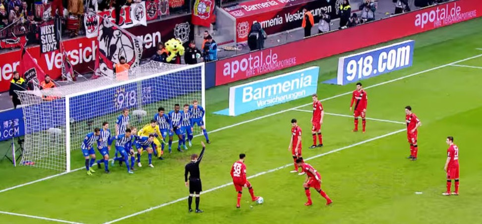 Ảnh bài viết Đá phạt gián tiếp là gì? Có được ghi bàn thắng không?