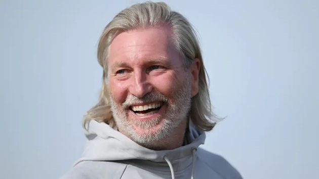 Ảnh bài viết Robbie Savage thay 4 cầu thủ ngay phút đầu tiên của trận đấu