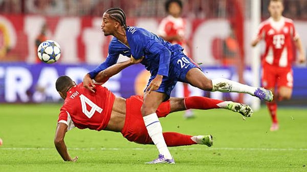 Maresca chỉ trích trọng tài sau khi Chelsea thua Bayern