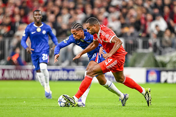 Chạm trán Joao Pedro bên phía Chelsea, Jonathan Tah đã chơi khá tốt để hạn chế sự nguy hiểm của ngôi sao người Brazil. Điểm: 6.
