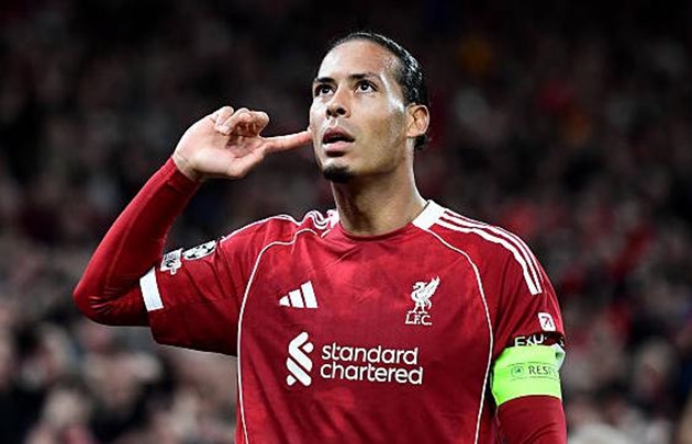 Virgil van Dijk (7.8): Van Dijk vẫn giữ vững phong độ ấn tượng như thường lệ, thắng trong mọi tình huống không chiến và giữ bóng xuất sắc. Khi Liverpool cần bàn thắng quyết định ở những phút cuối, anh đã tỏa sáng đúng lúc.