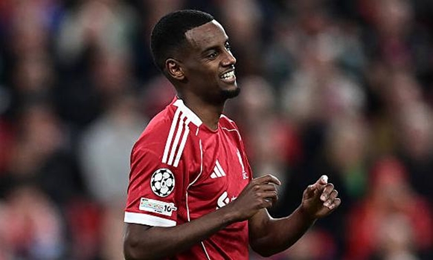 Alexander Isak (6.9): Một sự khởi đầu bất ngờ khi anh thậm chí còn không ngồi dự bị ở Turf Moor. Tiền đạo người Thụy Điển thể hiện tương đối tốt trong suốt 57 phút thi đấu và chơi khá ăn ý với Wirtz.