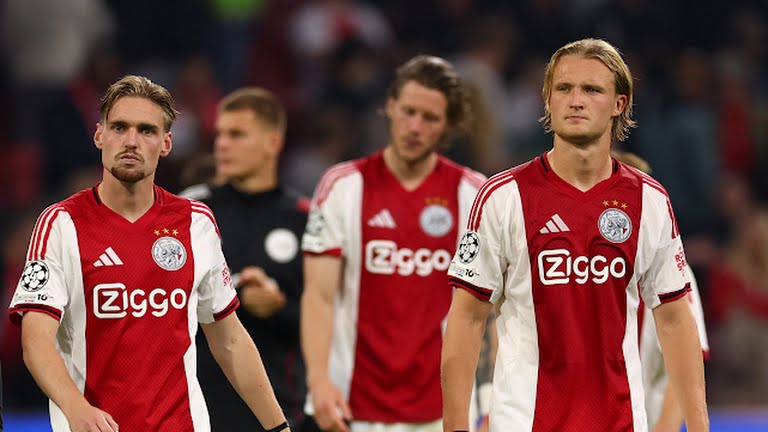 Ajax không làm được gì nhiều trước Inter Milan.
