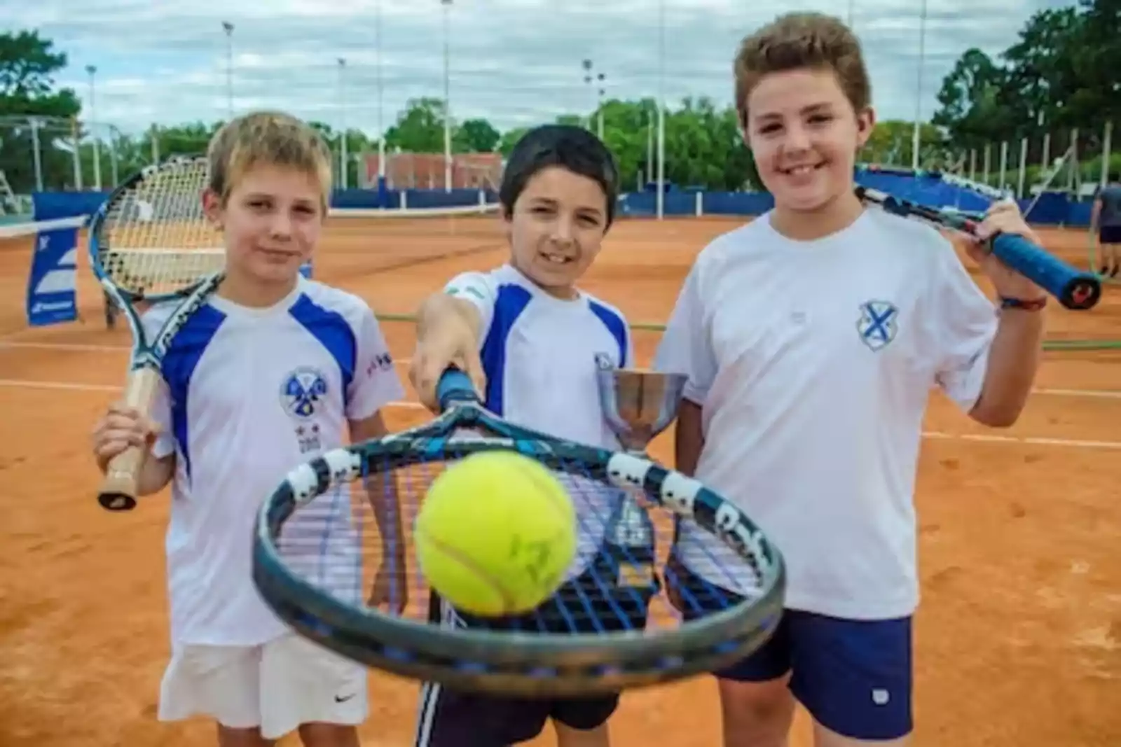 Mastantuono (ngoài cùng, bên trái) từng là tài năng trẻ ở bộ môn tennis