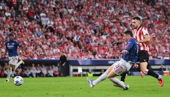 Hai mặt sáng tối của Arsenal sau trận ra quân Champions League