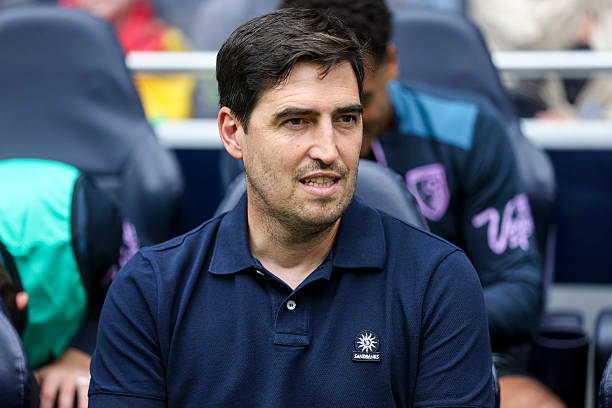 Man Utd nhắm Iraola thay Amorim? Fabrizio Romano lên tiếng