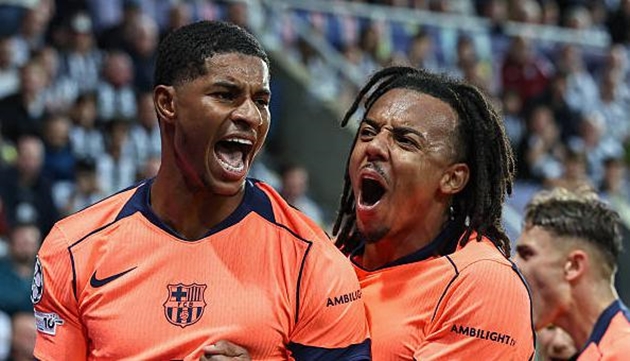 Sự xuất sắc của Marcus Rashford giúp Barcelona giành trọn 3 điểm.