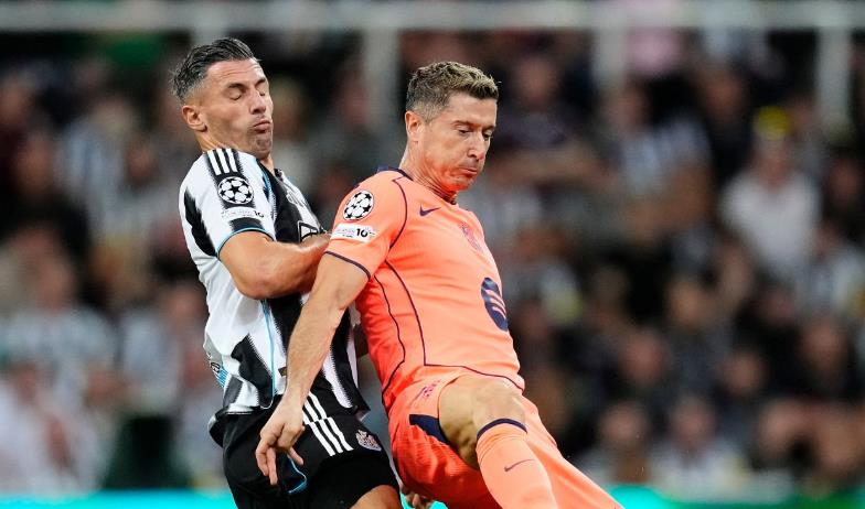 Robert Lewandowski - 7.1: Cơ hội hạn chế và không tạo được dấu ấn lớn trong trận đấu, mặc dù anh vẫn duy trì sức ép lên hàng phòng ngự của Newcastle.