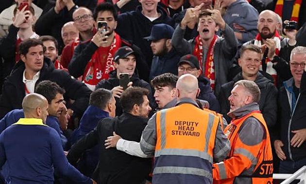 Liverpool nguy cơ dính án phạt từ UEFA sau lùm xùm của Simeone