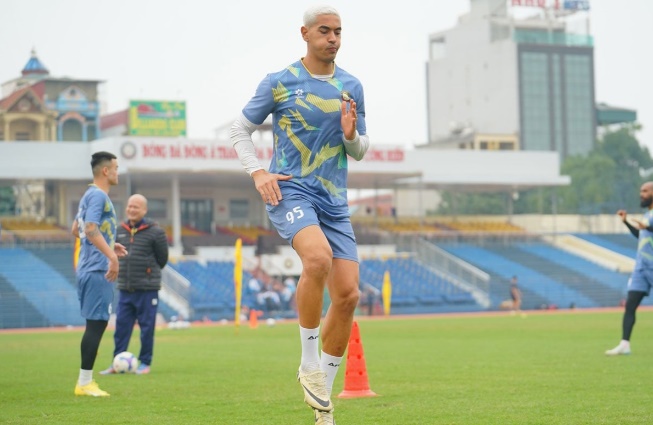 Ảnh bài viết Trung vệ Gustavo được HLV Kim Sang-sik đề xuất nhập tịch