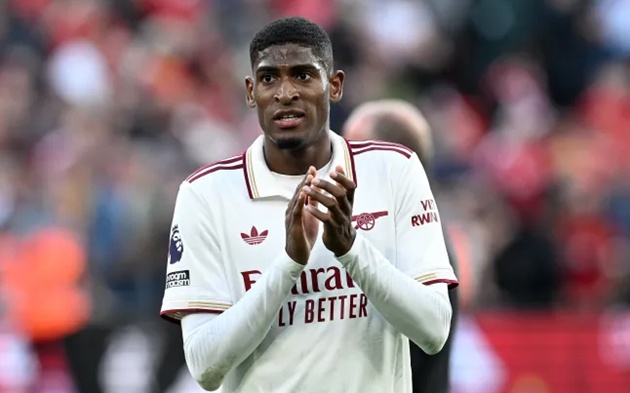 Mosquera giúp Arsenal vượt qua nỗi lo Saliba