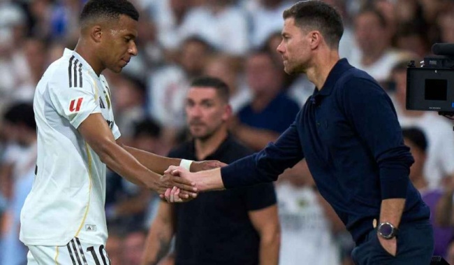 Alonso khẳng định Mbappe không chắc suất đá chính, phải xoay tua nhân sự