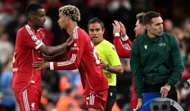 Ảnh bài viết Arne Slot cân nhắc thay đổi, sử dụng cùng lúc Isak và Ekitike