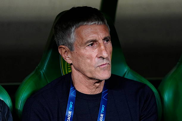 HLV Quique Setien phải khâu 4 mũi sau trận đấu với CAHN.
