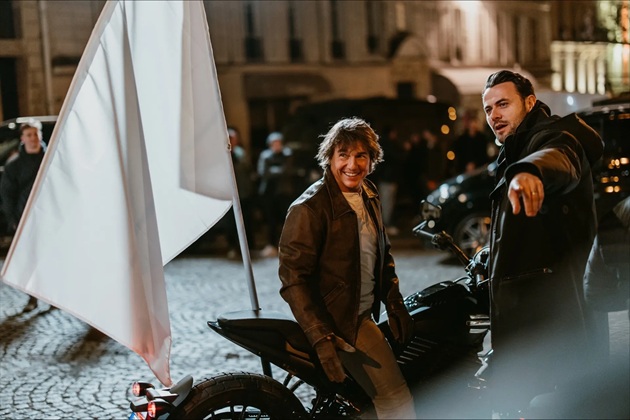 Ben Winston chỉ đạo hành động cho Tom Cruise.