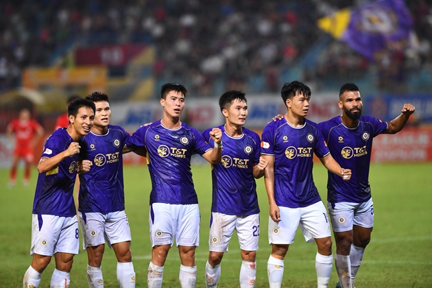Hà Nội FC là bên có bàn dẫn trước.