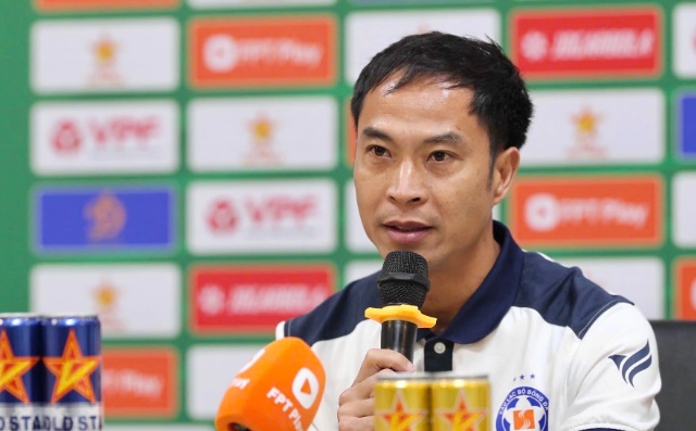 Ảnh bài viết HLV Lê Đức Tuấn không hài lòng với Đà Nẵng, mong Gustavo sớm nhập tịch