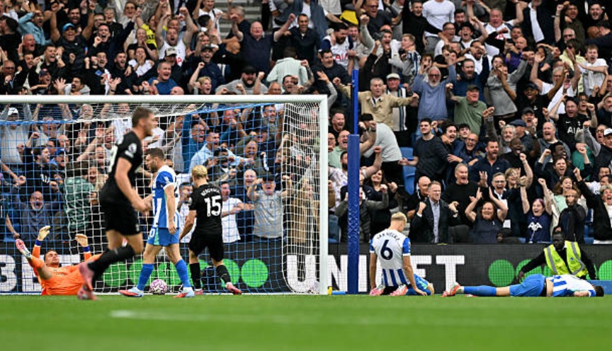Ảnh bài viết Van Hecke đốt lưới nhà, Tottenham giành 1 điểm nghẹt thở