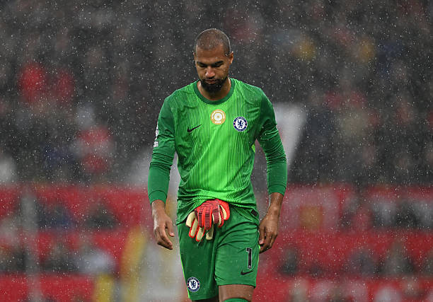 Sanchez lại hóa