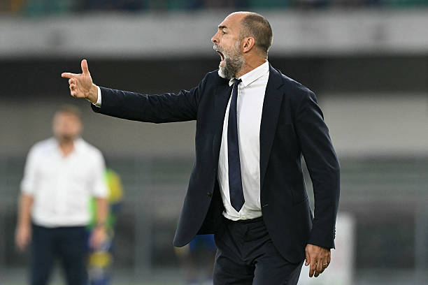 HLV Igor Tudor bức xúc với trọng tài.
